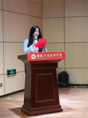 女人站在厨房里
AI 生成的内容可能不正确。