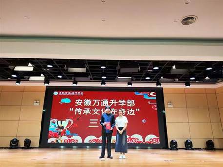 图片包含 室内, 小, 桌子, 男人
AI 生成的内容可能不正确。