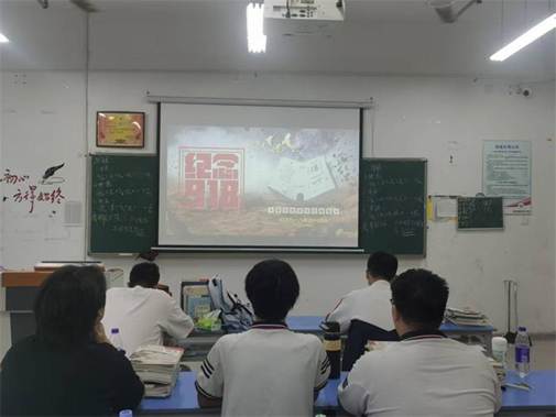 会议室里的人们
AI 生成的内容可能不正确。