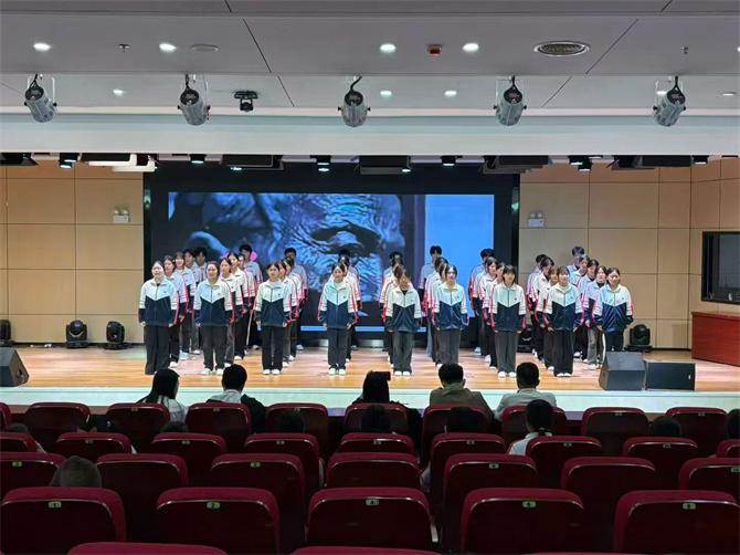 大厅里的人们

AI 生成的内容可能不正确。