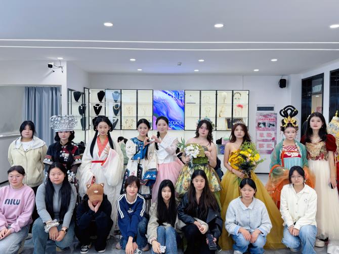 微信图片_20251105170431_226_450 微信图片_20251105170431_226_450