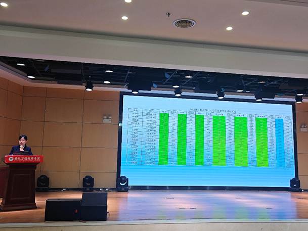 图片包含 室内, 电脑, 桌子, 键盘
AI 生成的内容可能不正确。