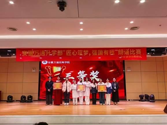 大厅里的人们

AI 生成的内容可能不正确。