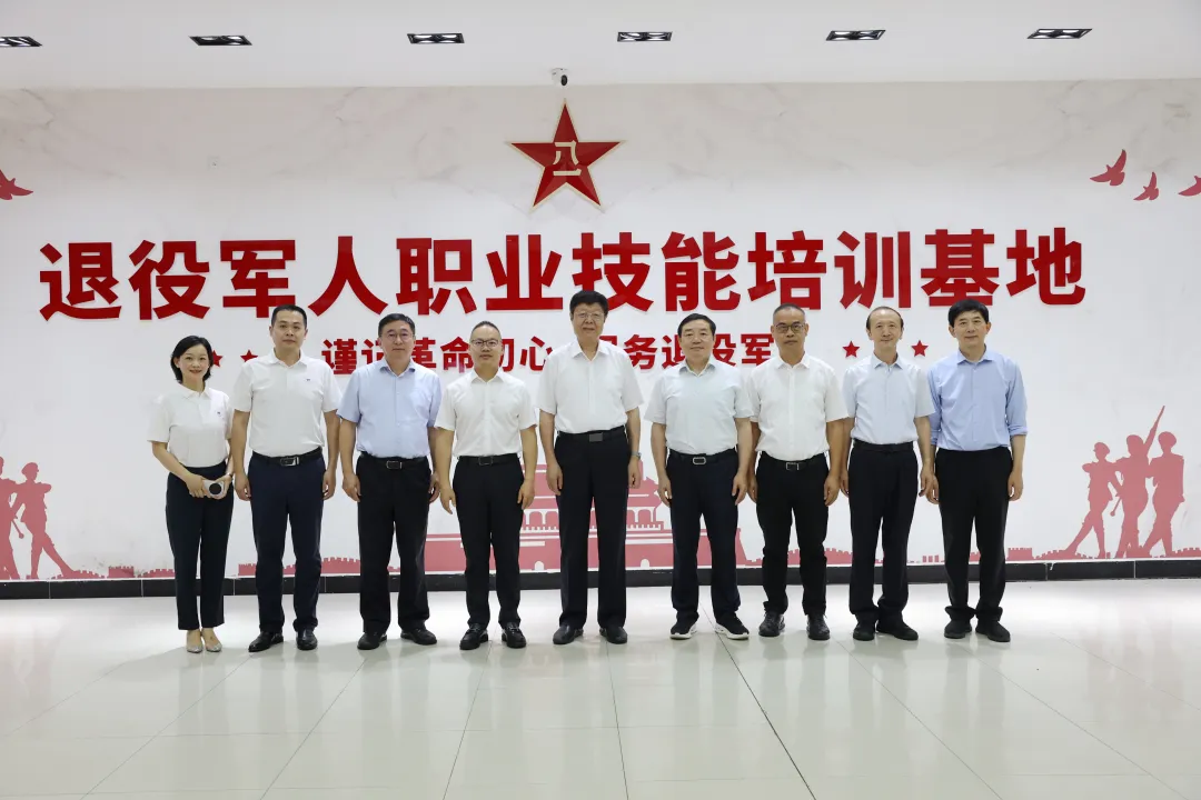 琼皖两地领导合影留念.png