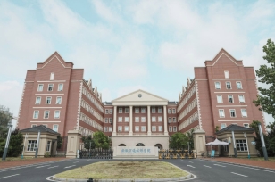 晴天的校园最美