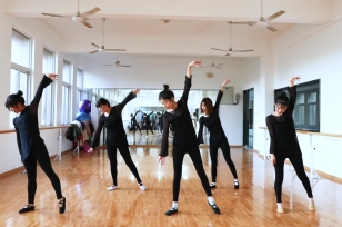 学生舞蹈训练
