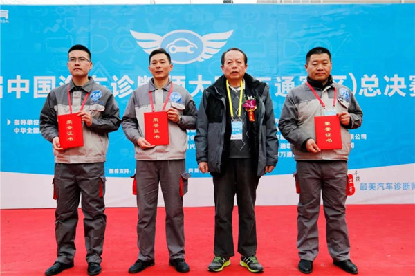 一等奖教师获得者合影（右一安徽万通教师周全）