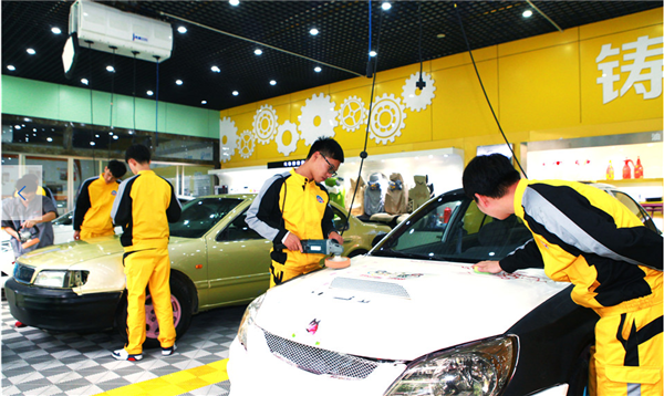 安徽万通汽车专修学院