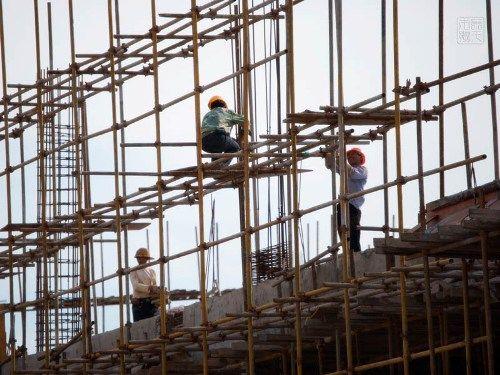 到万通　学汽修　把&ldquo;艰辛的打工生活&rdquo;埋起来