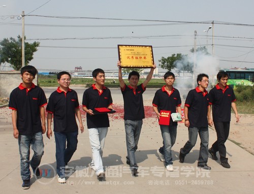 喜迎参赛学子归来