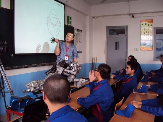 理论课上积极回答的同学