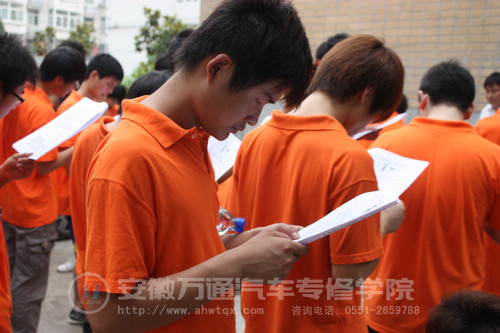 仔细阅读急救材料