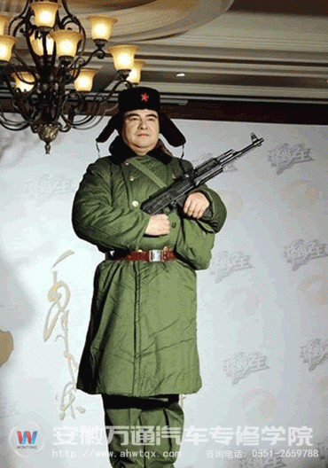 陈光标一身标准&ldquo;雷锋&rdquo;打扮