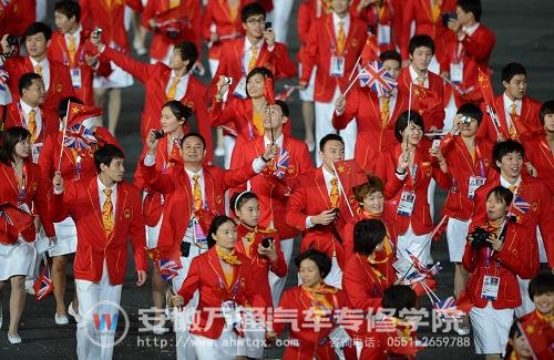 伦敦奥运会开幕式上，中国奥运军团精彩亮相