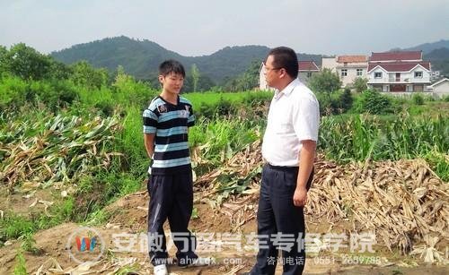 学院相关老师亲赴谢宏波老家了解情况