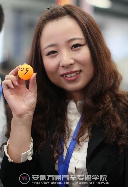 安徽万通丁婷婷老师在总决赛开始前抽签