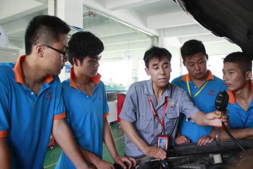 安徽万通帮助学子成就汽修梦想