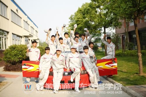 把微笑写在脸上，把真诚带给他人