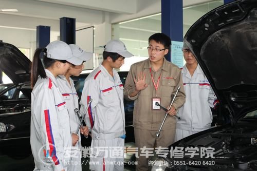 安徽万通就业率稳定增长的终极秘密：强大的师资队伍和实战实训的培养模