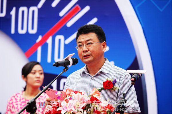 新华教育集团副总裁沙旭先生致辞