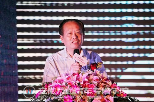 新华教育集团汽修事业部副总经理何扬先生为本次大赛致闭幕辞