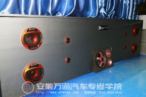 3、内置音响，环立体声效果，让您有置身影院的感觉