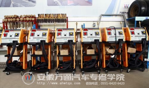 我院新引进的钣金修复机