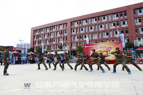 校卫队在展示“真功夫”