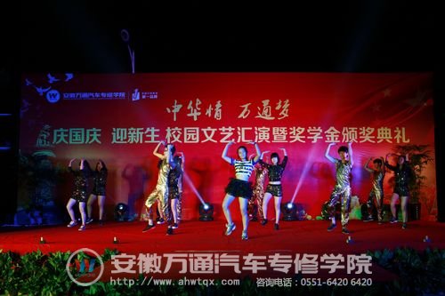 开场一曲小苹果充分调动现场氛围