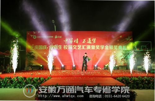 我院朱海睿同学献唱一曲《月半小夜曲》