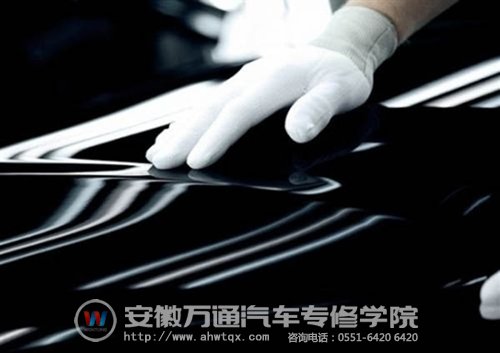 除温水洗车外,入冬前,好给爱车打蜡镀膜以抗击腐蚀