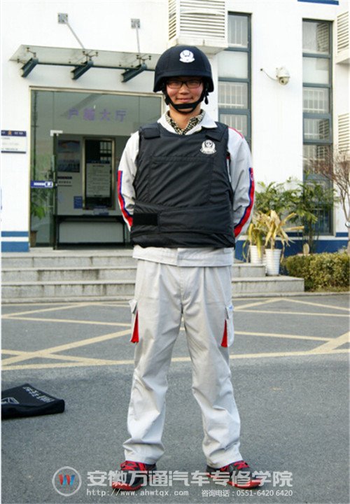 今天我是小警察,帅气不