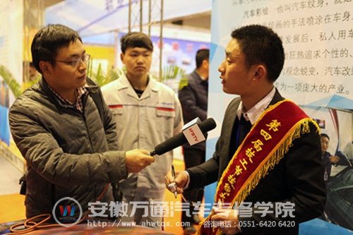 宣峰老师接受媒体的采访