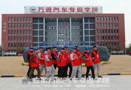 这是一群朝气蓬勃、乐于助人的少年组成的红马甲团队