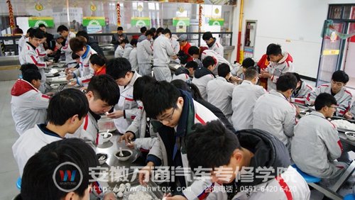 包汤圆，庆佳节