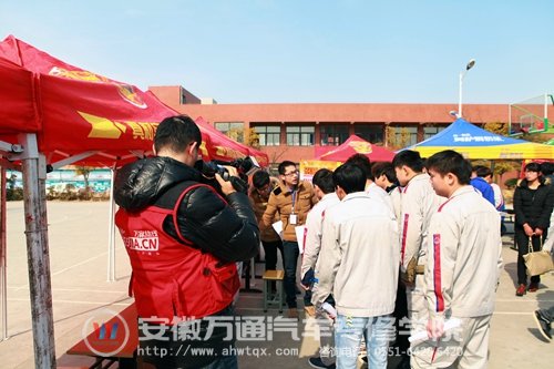 此次招聘会吸引不少媒体采访报道