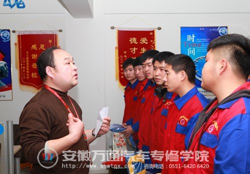 班主任昂林寄语同学们态度决定行动