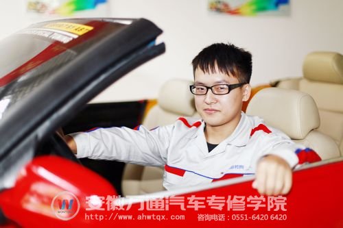 姚洋，因看好汽修市场潜力，二本辍学来到安徽万通学汽修