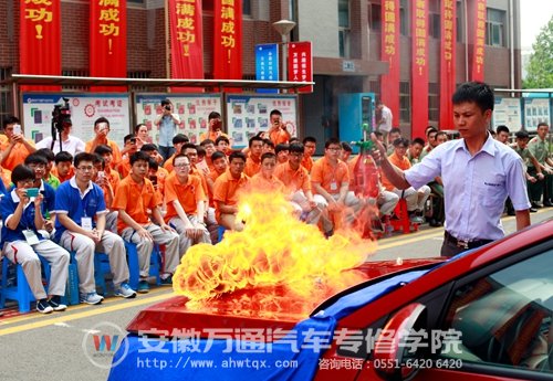 第四届万通杯上引入新技术展,同学们大开眼界