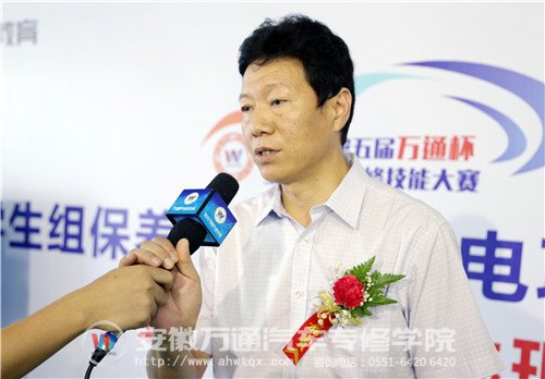 杨总接受媒体采访