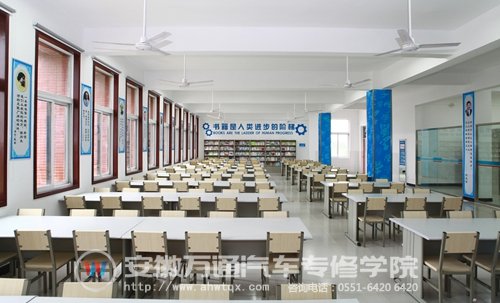 图书馆自习区域,可同时容纳150人