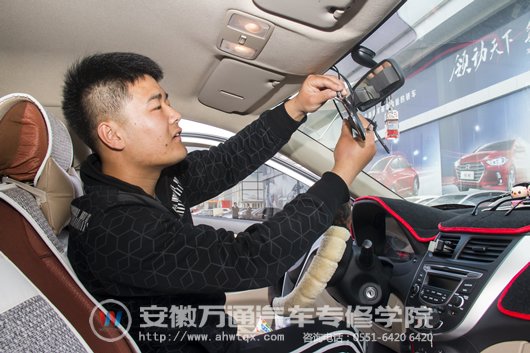 工作状态中的宋华