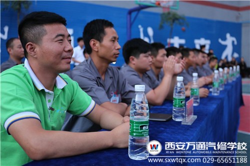 来自全国的汽车教师参加并观看晚会