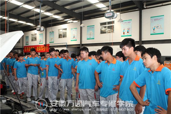 对损毁的汽车进行修理研究