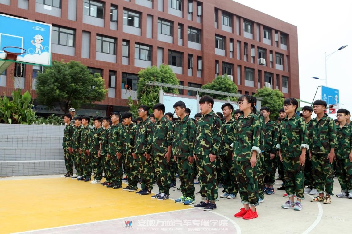 谁说女子不如男 汽修女孩棒棒哒