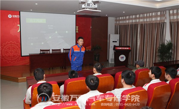 万通已工作学子向师弟们分享他的成长