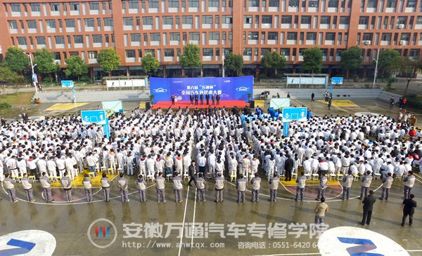 参加开幕式的现场师生