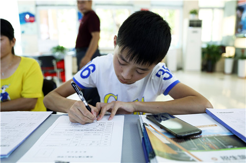 酷暑难挡求学路 安徽万通万通再掀报名高潮