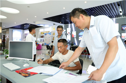 酷暑难挡求学路 安徽万通万通再掀报名高潮