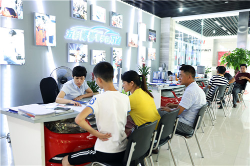 酷暑难挡求学路 安徽万通万通再掀报名高潮